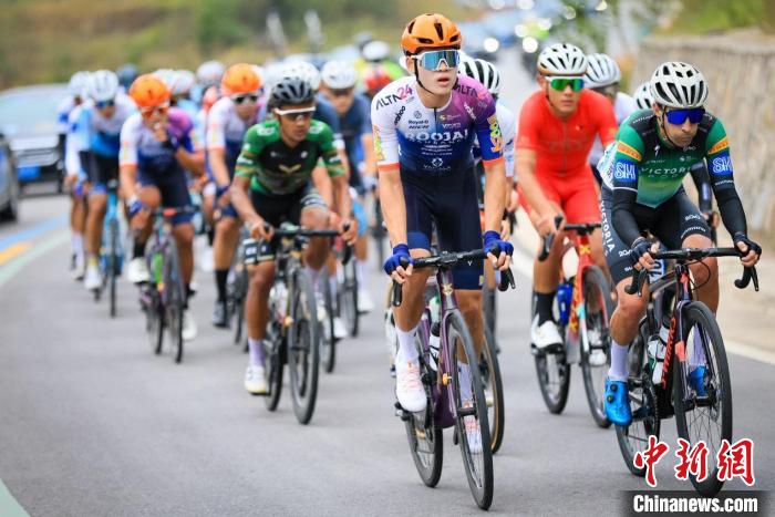 2024环漳河国际公路自行车赛在荆门开赛 中外21支