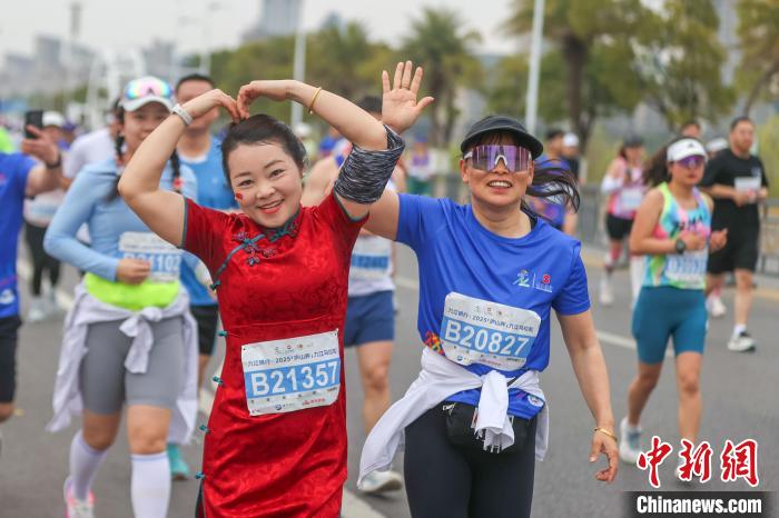 2025庐山杯九江马拉松开跑 2万跑者共赏城市风貌