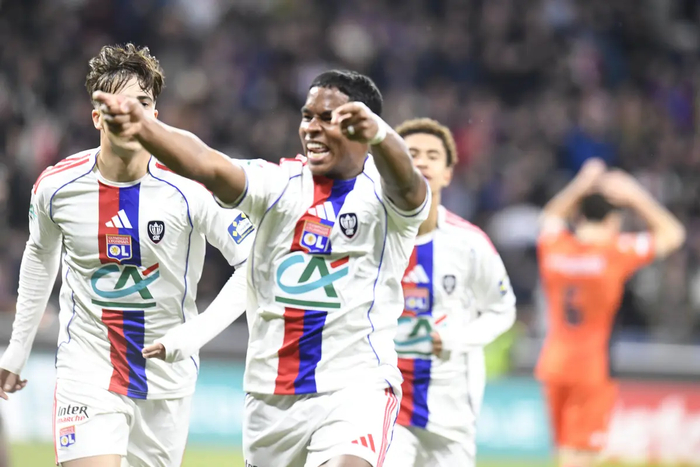 19岁恩德里克租借里昂11场造10球，皇马巨星政策