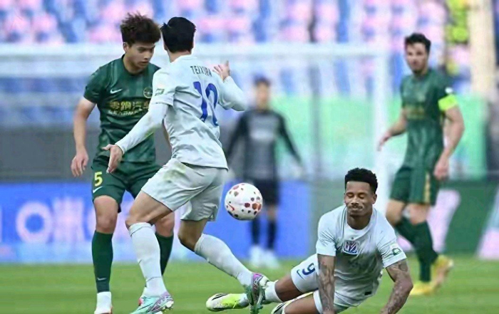 山东泰山两连胜积分清零 申花伤病困扰陷困境