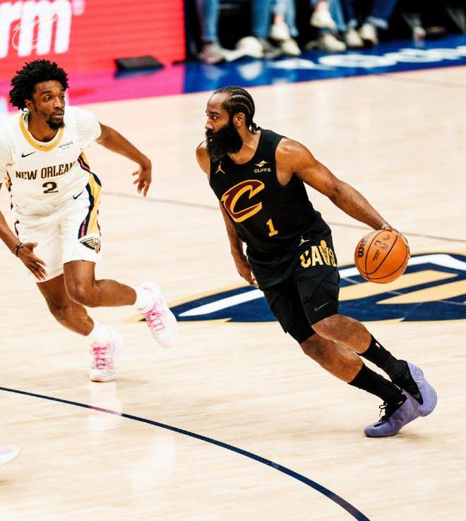 哈登末节爆发率队逆转鹈鹕 骑士两连胜锁定东部