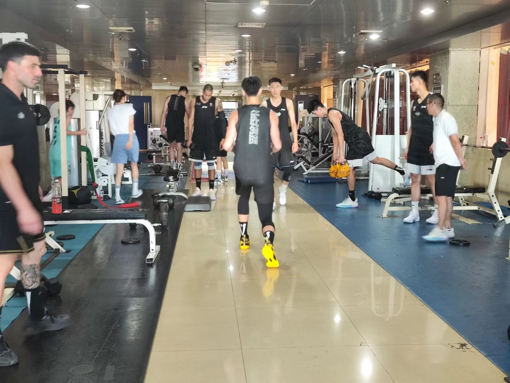 曾凡博夏训首秀展现成长 首钢队期待新赛季表现