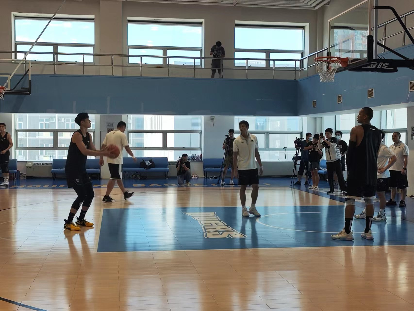 曾凡博夏训首秀展现成长 首钢队期待新赛季表现