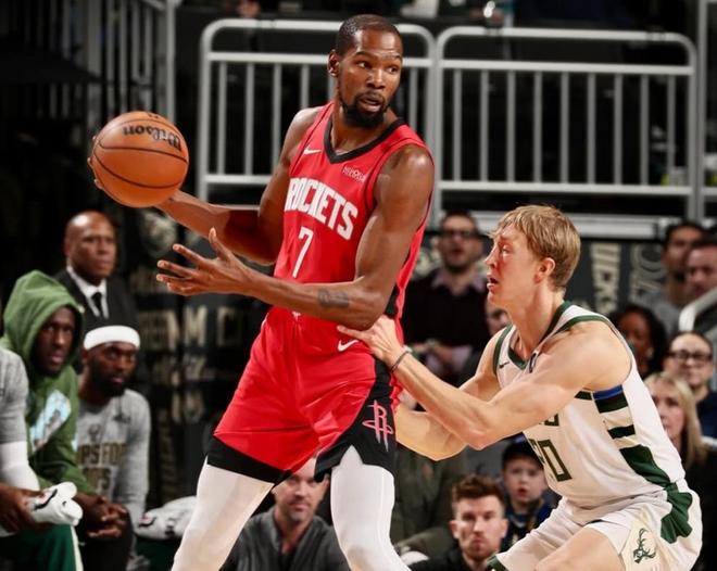 火箭队主场力克雄鹿排名跃升西部第五 谢泼德