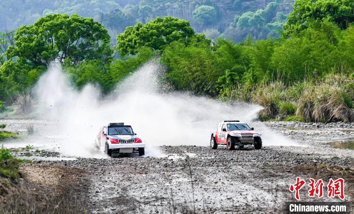 福建福安穆阳河道越野赛上演速度与激情，坦洋