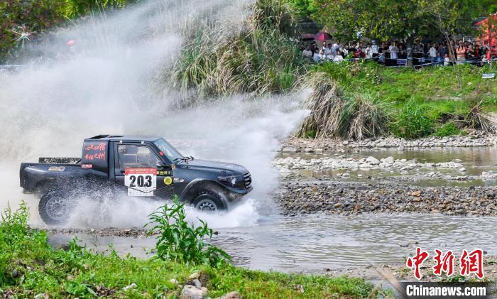 福建福安穆阳河道越野赛上演速度与激情，坦洋