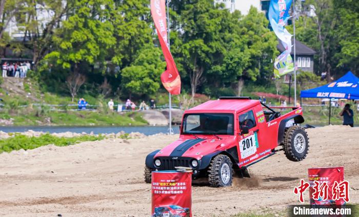福建福安穆阳河道越野赛上演速度与激情，坦洋