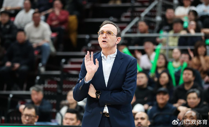 辽宁男篮主场力克新疆迎二连胜 莫兰德鄢手骐联