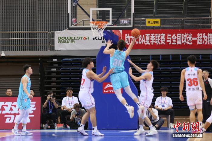 青岛国信制药首战告捷 2025CBA夏季联赛揭幕战打响