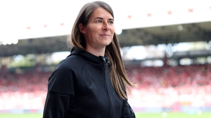 34岁德国女足名将成德甲首位女性主帅，柏林联首